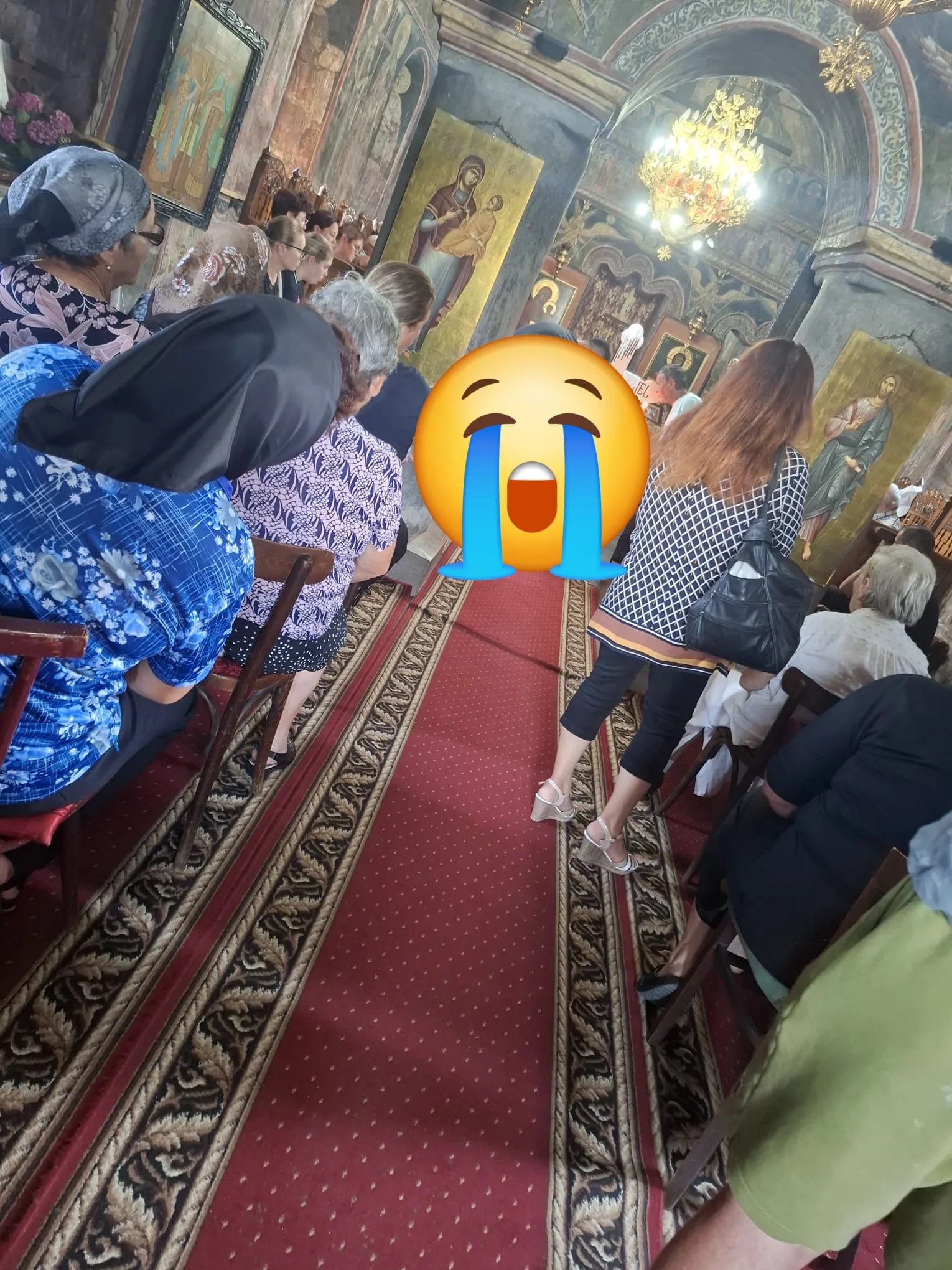 Slujbă religioasă într-o biserică ortodoxă din Vâlcea