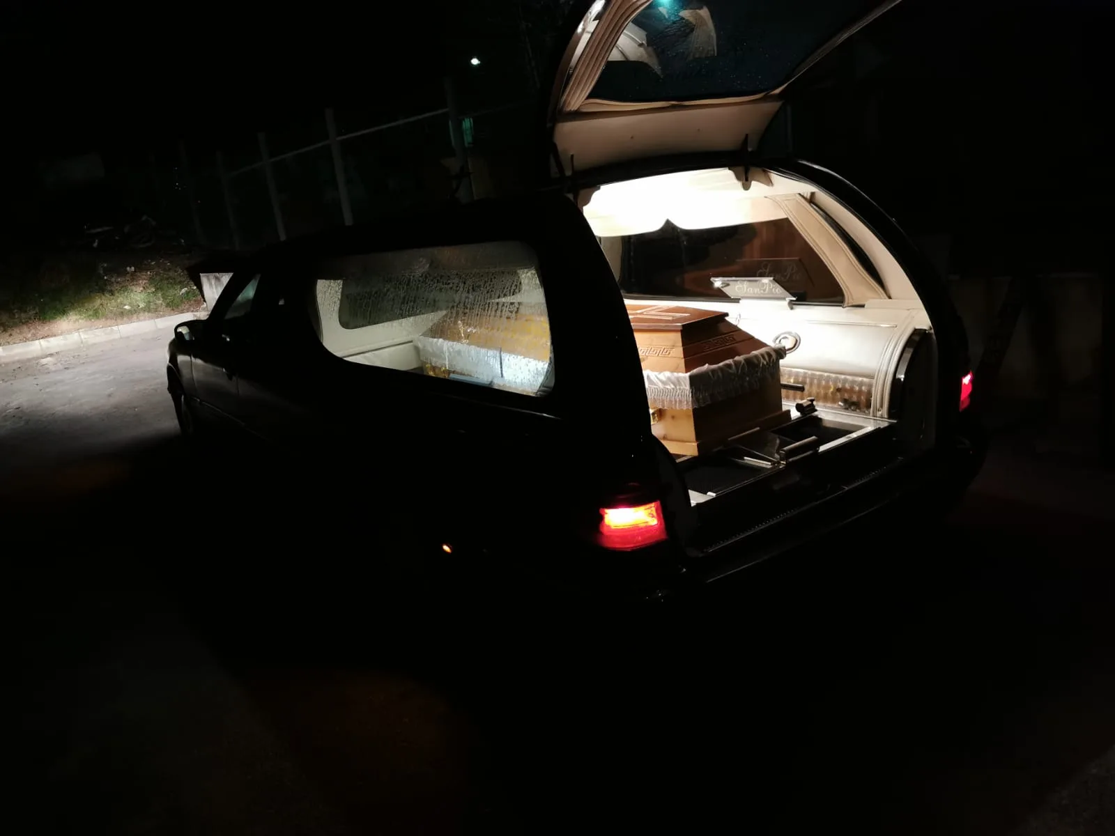 Autovehicul funerar pe timp de noapte — Ranya Angels NON STOP